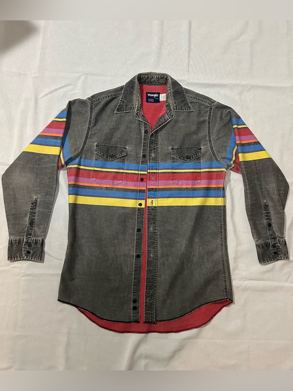 Vintage Wrangler Brushpopper - Gray 
Rainbow Stripe Button Up